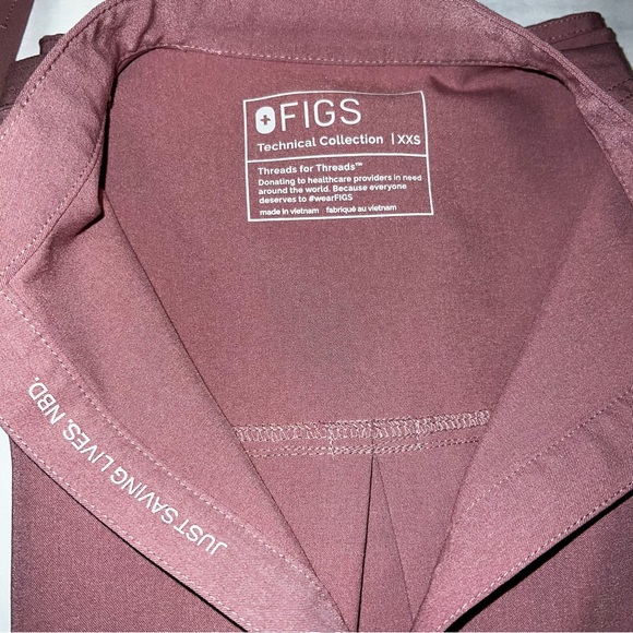FIGS Mauve Scrub Set XXS/ XS Regular - Picture 8 of 8